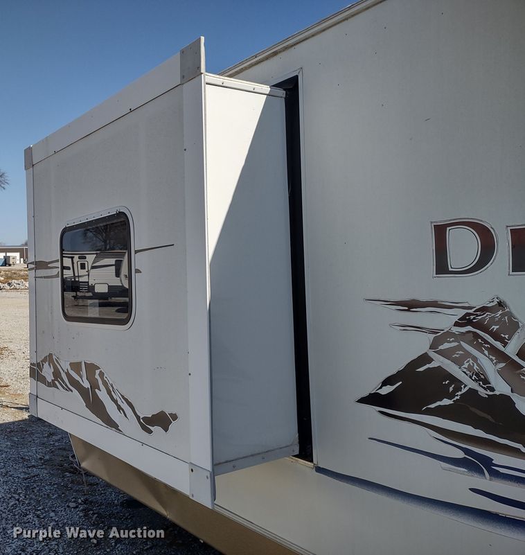 image for item DR8246 2007 Denali  camper