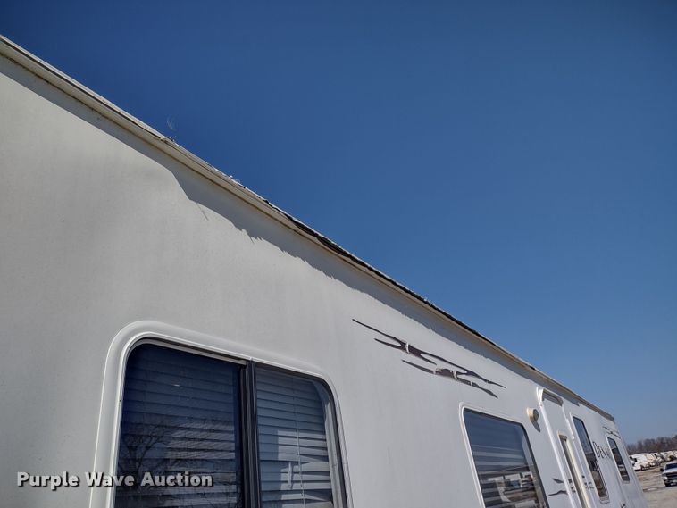 image for item DR8246 2007 Denali  camper