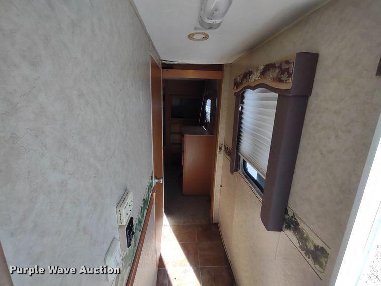 image for item DR8246 2007 Denali  camper