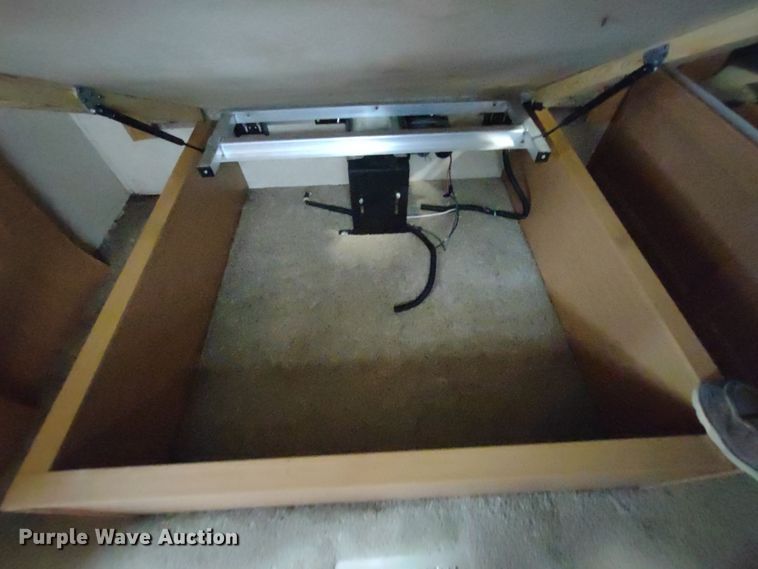 image for item DR8246 2007 Denali  camper