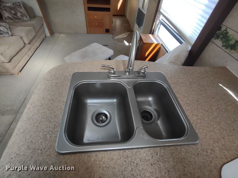 image for item DR8246 2007 Denali  camper