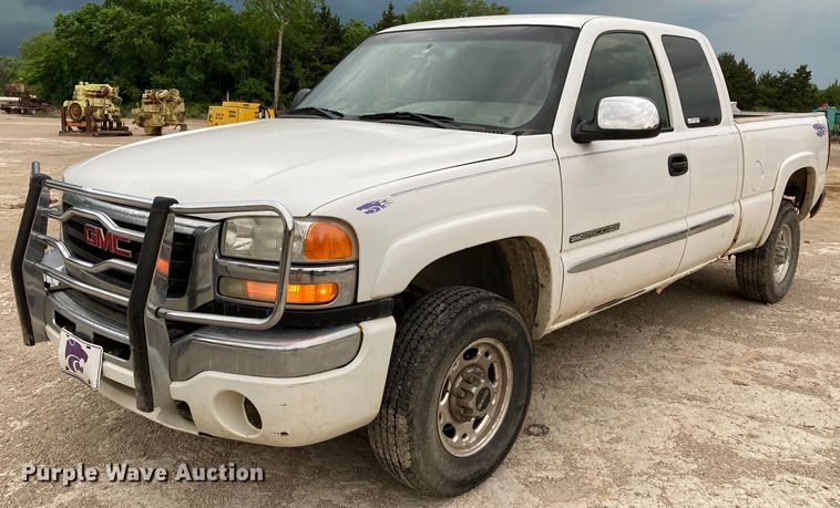 image for item HN9864 2003 GMC Sierra 2500HD  Ext. Cab pickup truck