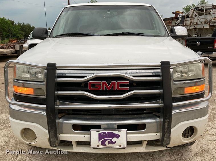 image for item HN9864 2003 GMC Sierra 2500HD  Ext. Cab pickup truck