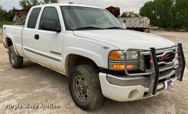 image for item HN9864 2003 GMC Sierra 2500HD  Ext. Cab pickup truck