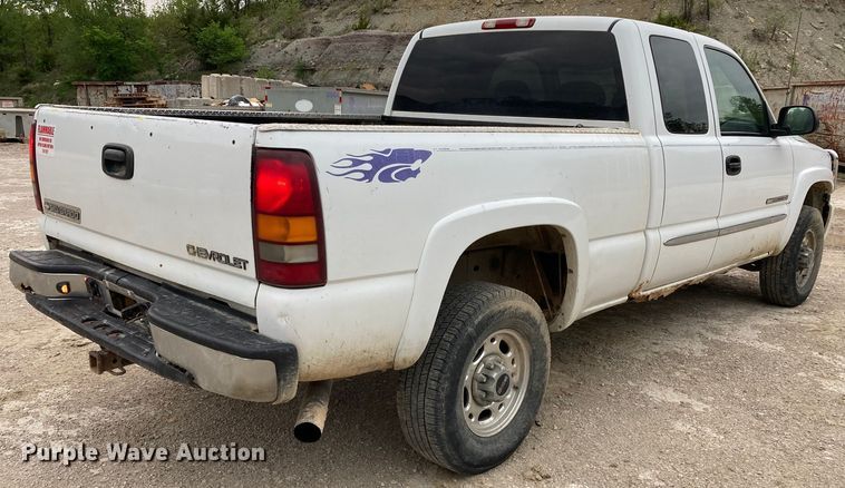image for item HN9864 2003 GMC Sierra 2500HD  Ext. Cab pickup truck