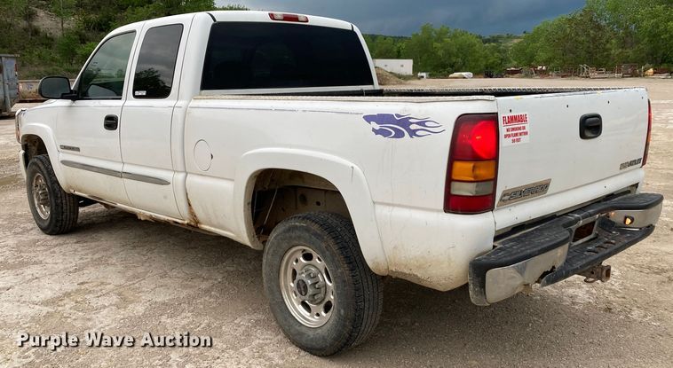 image for item HN9864 2003 GMC Sierra 2500HD  Ext. Cab pickup truck
