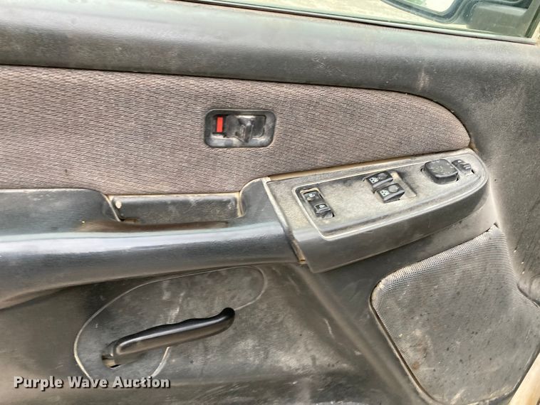 image for item HN9864 2003 GMC Sierra 2500HD  Ext. Cab pickup truck