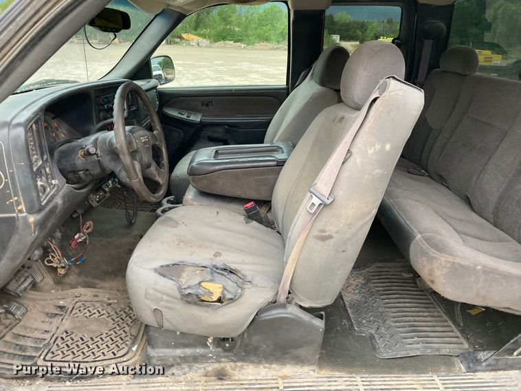 image for item HN9864 2003 GMC Sierra 2500HD  Ext. Cab pickup truck