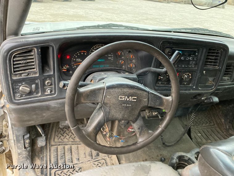 image for item HN9864 2003 GMC Sierra 2500HD  Ext. Cab pickup truck