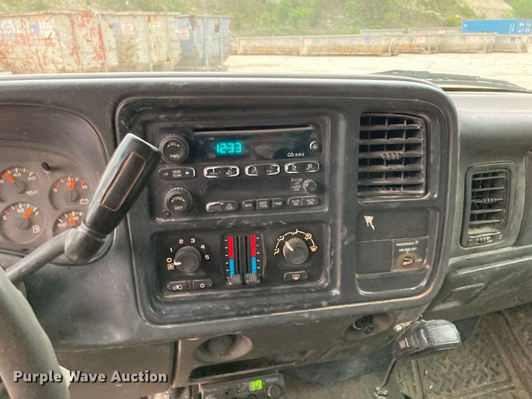 image for item HN9864 2003 GMC Sierra 2500HD  Ext. Cab pickup truck