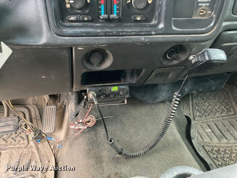 image for item HN9864 2003 GMC Sierra 2500HD  Ext. Cab pickup truck