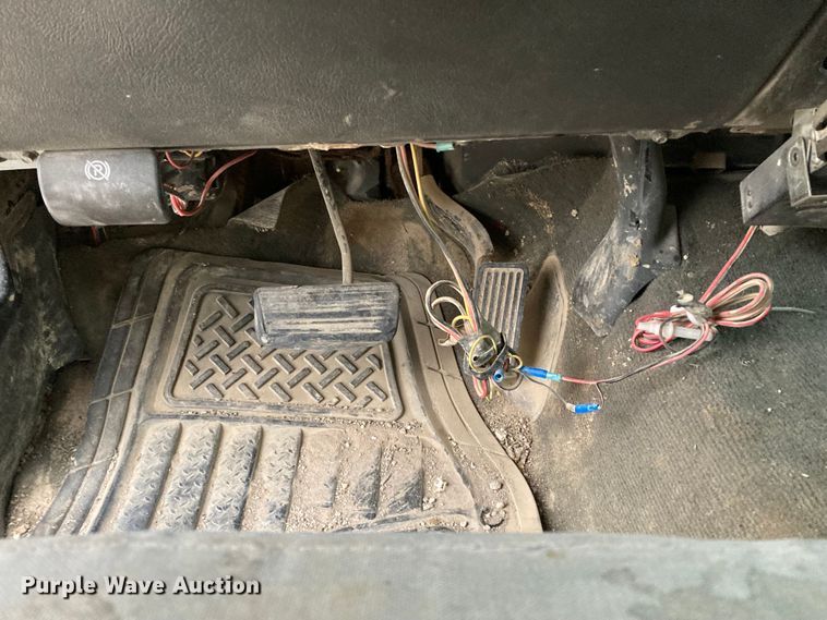 image for item HN9864 2003 GMC Sierra 2500HD  Ext. Cab pickup truck