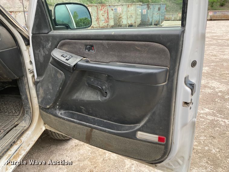 image for item HN9864 2003 GMC Sierra 2500HD  Ext. Cab pickup truck