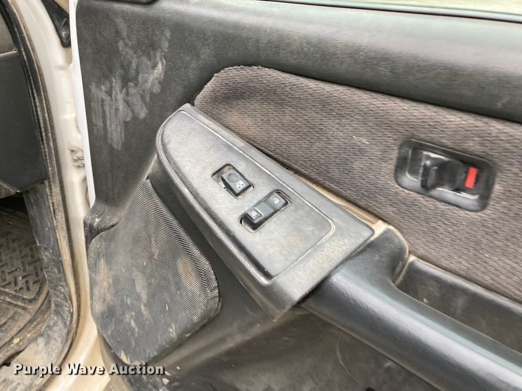 image for item HN9864 2003 GMC Sierra 2500HD  Ext. Cab pickup truck