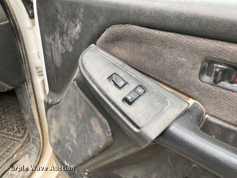 image for item HN9864 2003 GMC Sierra 2500HD  Ext. Cab pickup truck