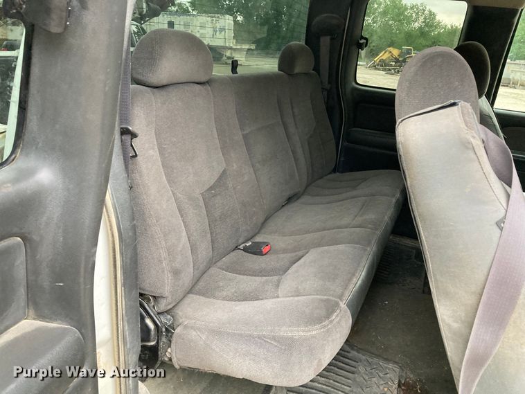 image for item HN9864 2003 GMC Sierra 2500HD  Ext. Cab pickup truck