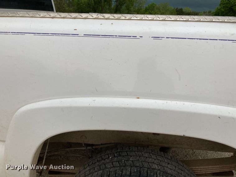 image for item HN9864 2003 GMC Sierra 2500HD  Ext. Cab pickup truck