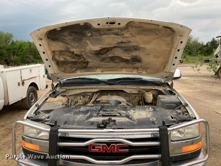 image for item HN9864 2003 GMC Sierra 2500HD  Ext. Cab pickup truck