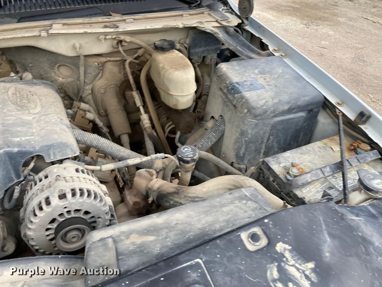 image for item HN9864 2003 GMC Sierra 2500HD  Ext. Cab pickup truck