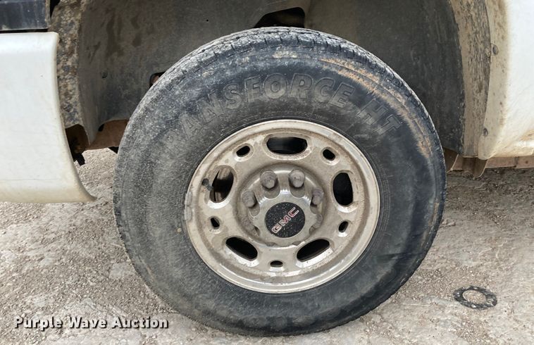 image for item HN9864 2003 GMC Sierra 2500HD  Ext. Cab pickup truck