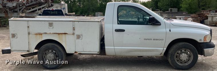 image for item HN9865 2005 Dodge Ram 2500  utility bed pickup truck
