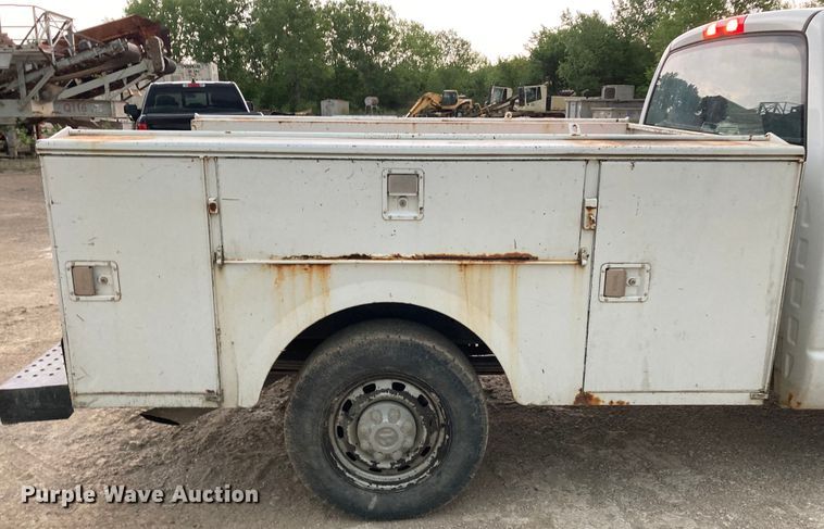 image for item HN9865 2005 Dodge Ram 2500  utility bed pickup truck