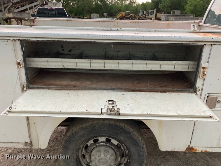 image for item HN9865 2005 Dodge Ram 2500  utility bed pickup truck