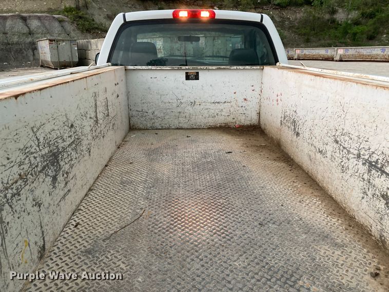 image for item HN9865 2005 Dodge Ram 2500  utility bed pickup truck