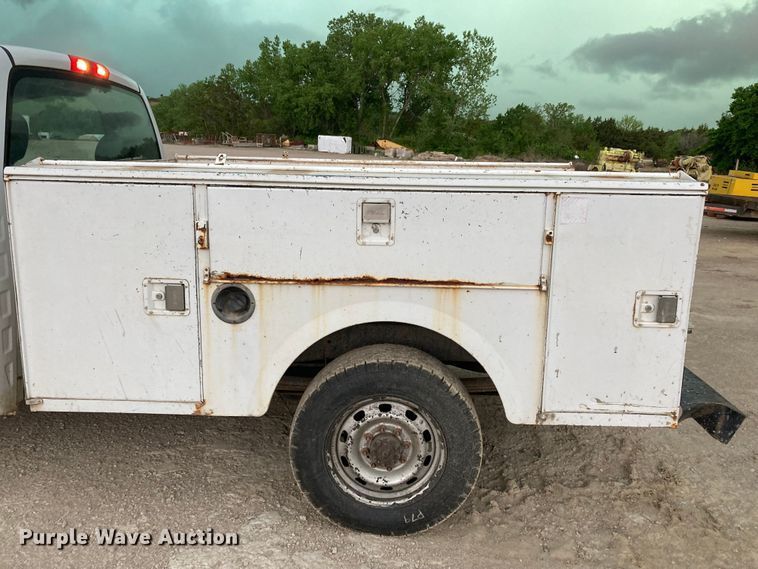 image for item HN9865 2005 Dodge Ram 2500  utility bed pickup truck