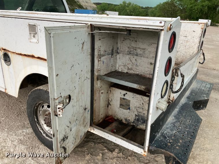 image for item HN9865 2005 Dodge Ram 2500  utility bed pickup truck