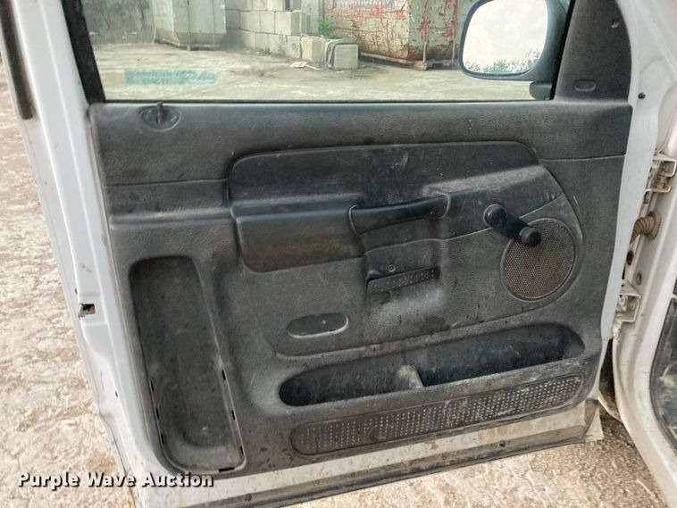 image for item HN9865 2005 Dodge Ram 2500  utility bed pickup truck