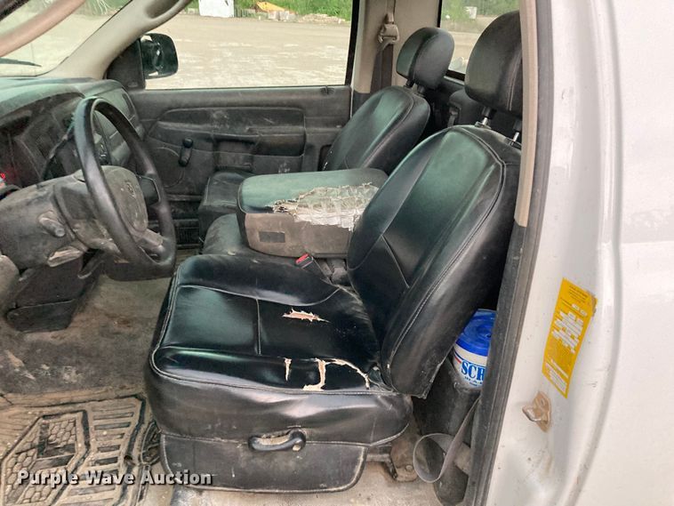 image for item HN9865 2005 Dodge Ram 2500  utility bed pickup truck