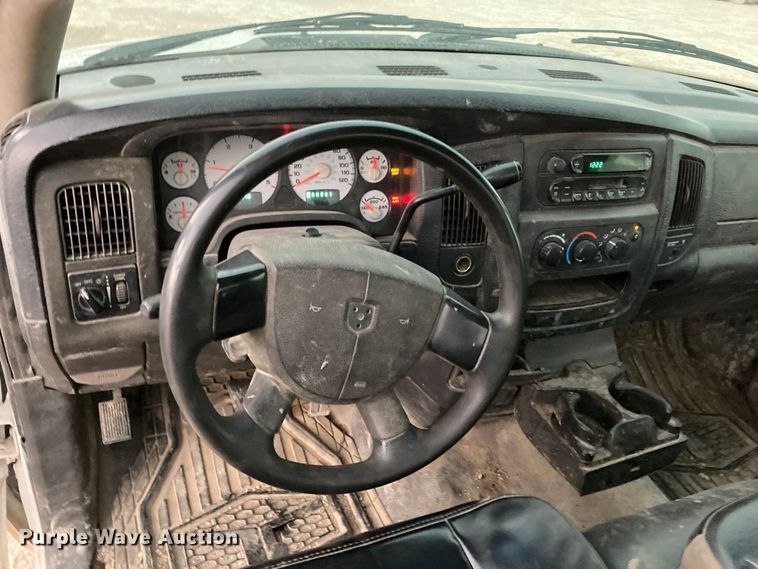 image for item HN9865 2005 Dodge Ram 2500  utility bed pickup truck