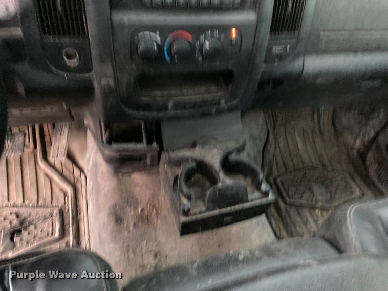 image for item HN9865 2005 Dodge Ram 2500  utility bed pickup truck