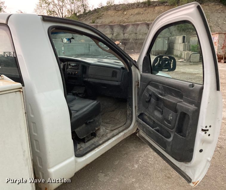 image for item HN9865 2005 Dodge Ram 2500  utility bed pickup truck