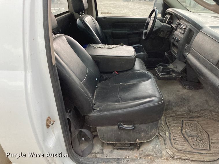 image for item HN9865 2005 Dodge Ram 2500  utility bed pickup truck