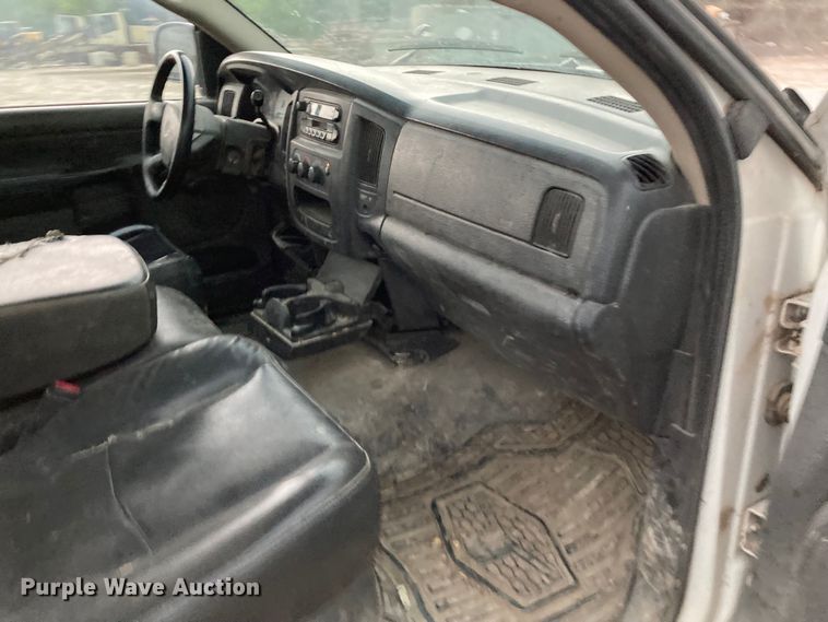 image for item HN9865 2005 Dodge Ram 2500  utility bed pickup truck