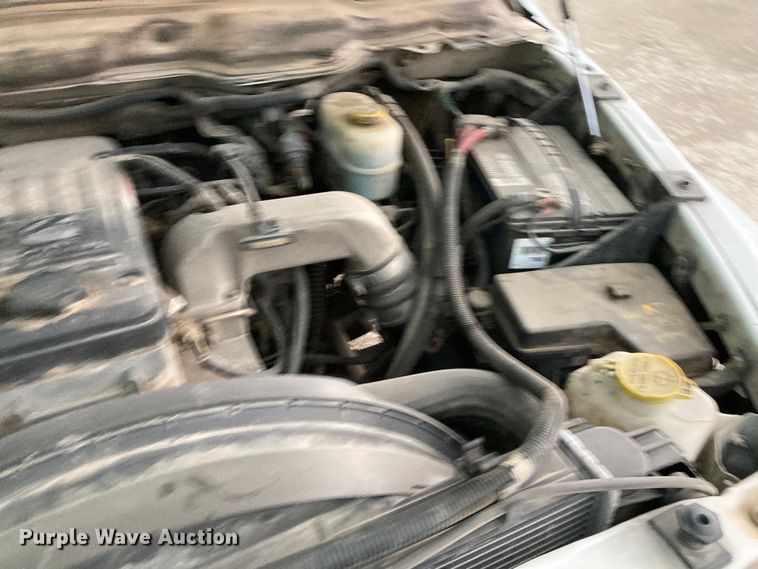 image for item HN9865 2005 Dodge Ram 2500  utility bed pickup truck