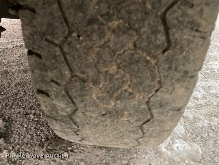 image for item HN9865 2005 Dodge Ram 2500  utility bed pickup truck