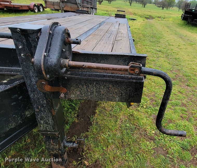 image for item HY9013 2007 Blue Diamond  equipment trailer