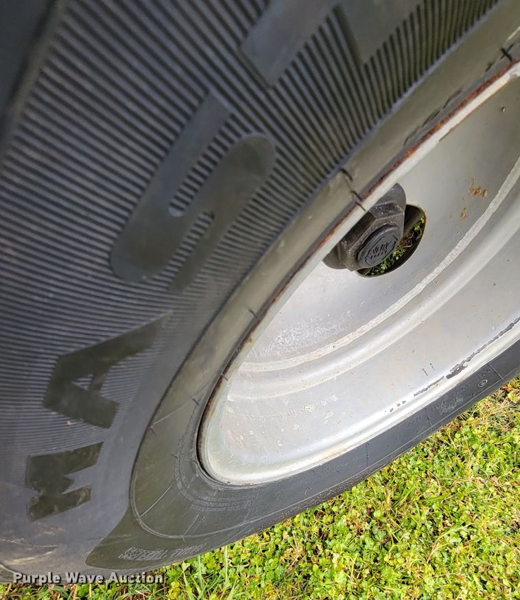 image for item HY9013 2007 Blue Diamond  equipment trailer