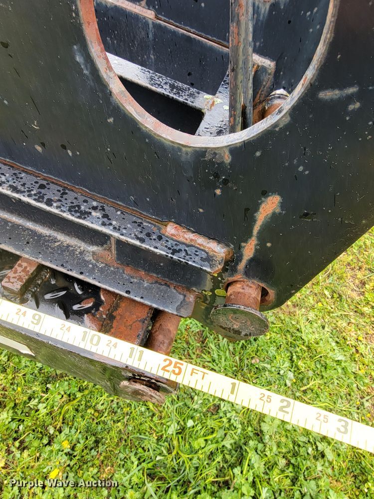 image for item HY9013 2007 Blue Diamond  equipment trailer