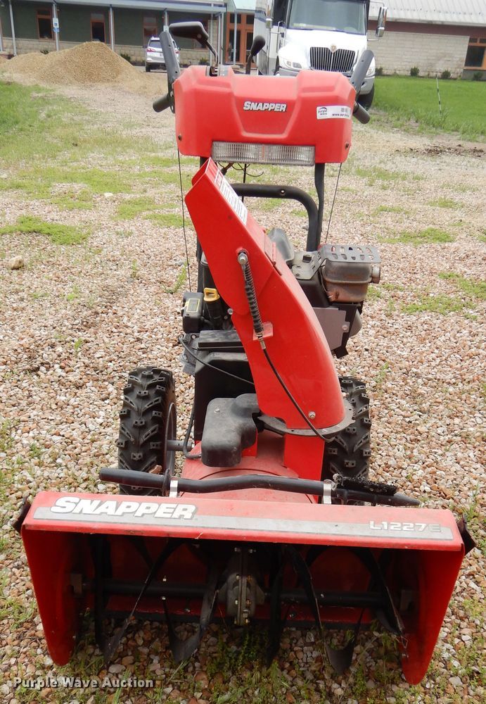 image for item IB9988 Snapper L1227E  snow blower