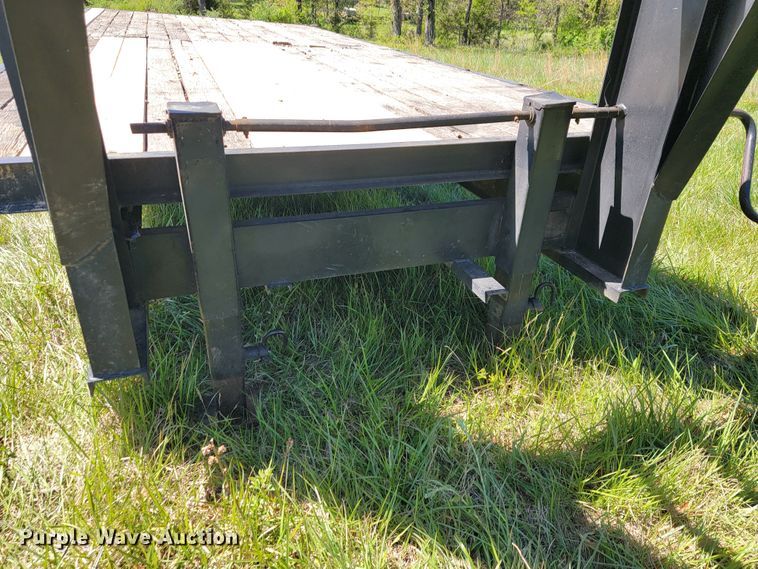 image for item II9004 1997 Bales Fabrication  equipment trailer