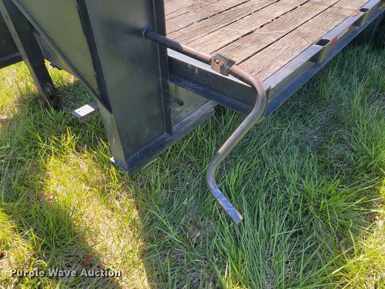 image for item II9004 1997 Bales Fabrication  equipment trailer