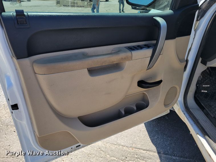 image for item II9016 2011 Chevrolet Silverado 1500  Crew Cab pickup truck