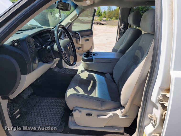 image for item II9016 2011 Chevrolet Silverado 1500  Crew Cab pickup truck