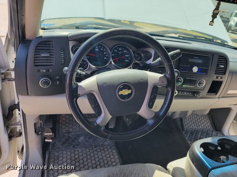 image for item II9016 2011 Chevrolet Silverado 1500  Crew Cab pickup truck