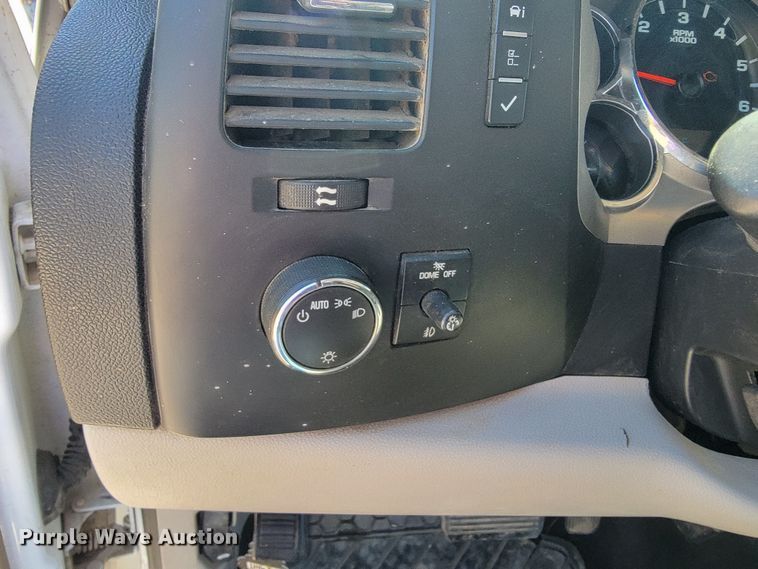 image for item II9016 2011 Chevrolet Silverado 1500  Crew Cab pickup truck