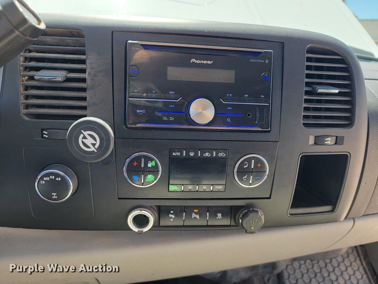 image for item II9016 2011 Chevrolet Silverado 1500  Crew Cab pickup truck